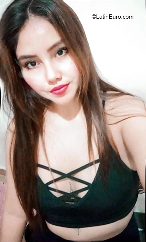 Date this attractive Bolivia girl Kattaleya from Santa Cruz BO133