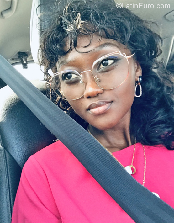 Date this nice looking Angola girl Joana from Luanda AO96