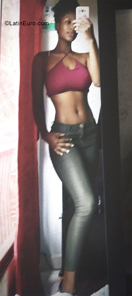 Date this young Colombia girl Aricela from Medellin CO31190