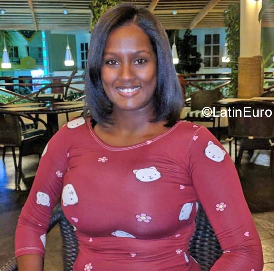 Date this foxy Dominican Republic girl Yaniles from Santo Domingo DO40467