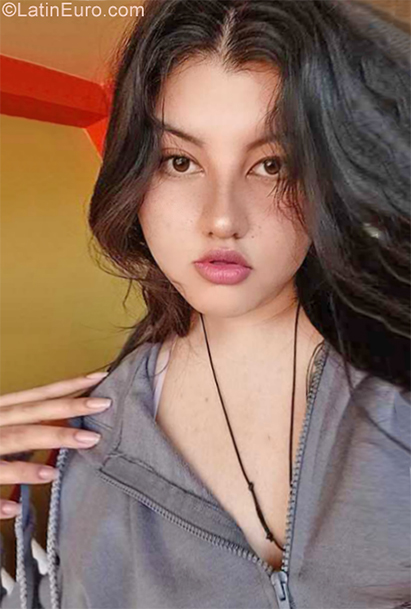 Date this tall Peru girl Paola from Cusco PE1969