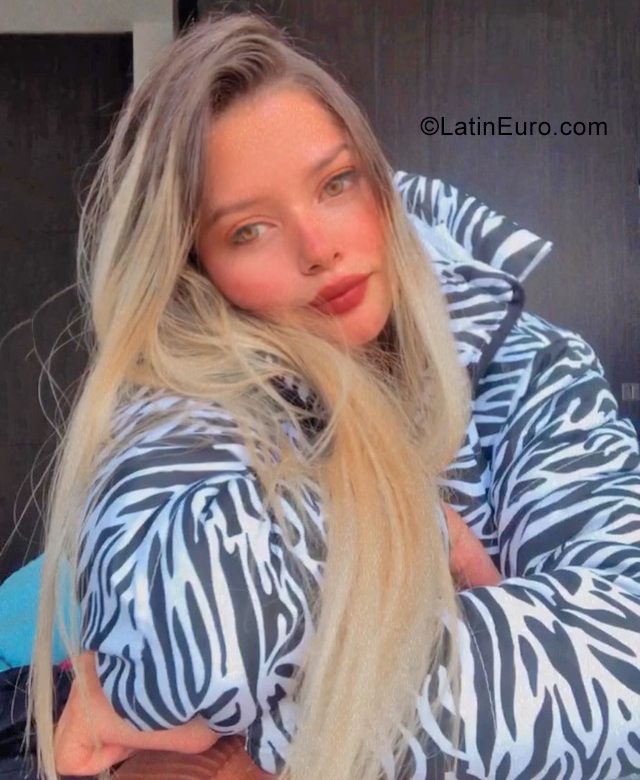 Date this lovely Colombia girl Maibel from Bogota CO31213