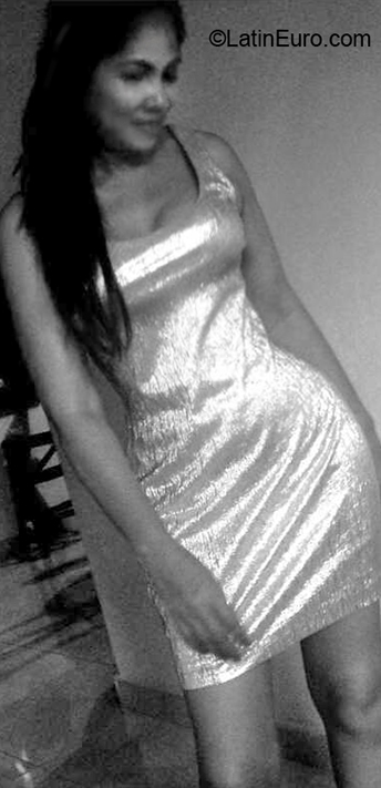 Date this hard body Dominican Republic girl Amalia from Santo Domingo DO40547