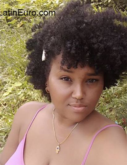 Date this young Dominican Republic girl Amanda from Santiago De Los Caballeros DO40548