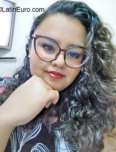 Date this attractive Brazil girl Albiege from Porto Alegre BR11646
