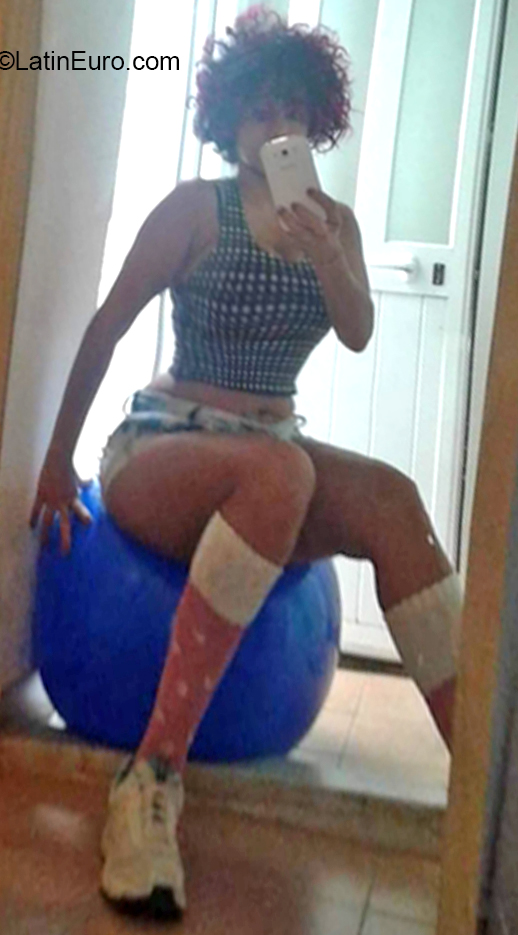 Date this sultry Brazil girl Ana Paula from Barra Do Garcas BR11652