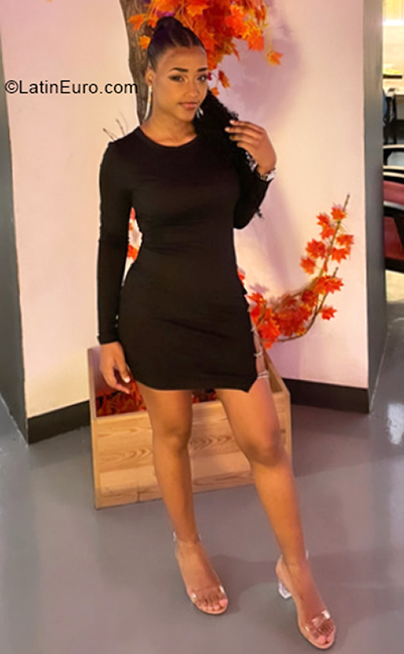 Date this nice looking Spain girl Maria from Barcelona ES684