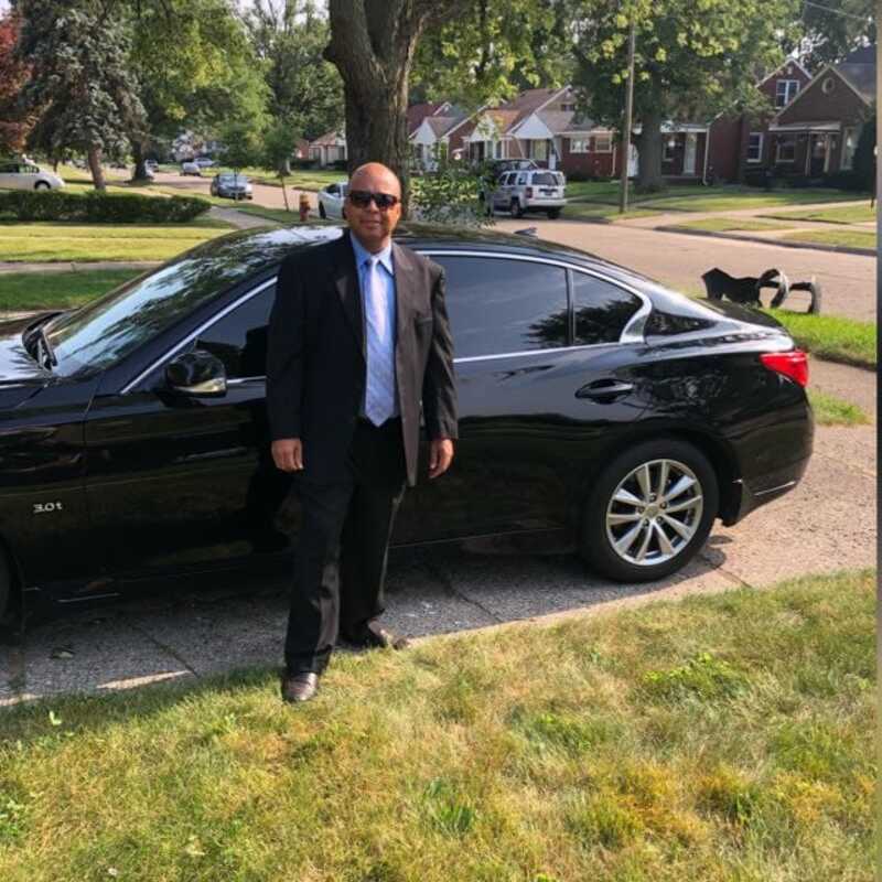 Date this foxy United States man Benz from Detroit US21596