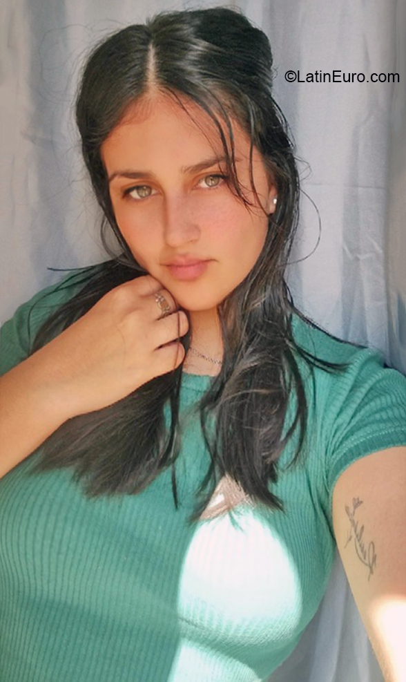 Date this pretty Argentina girl Anna from Mar del Plata AR844