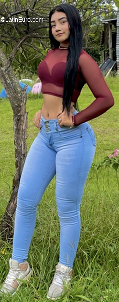 Date this athletic Colombia girl Nata from Neiva CO31354