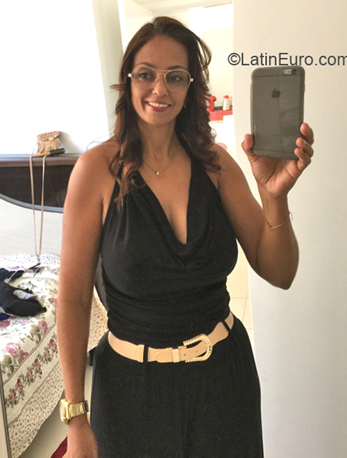 Date this happy United States girl Marcileide from Dallas US21608