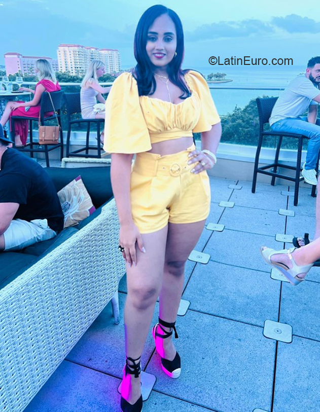 Date this tall Dominican Republic girl Charimal from Santiago DO40594
