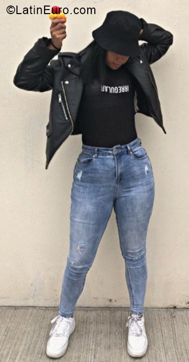 Date this attractive Venezuela girl Ximena from Caracas VE4160