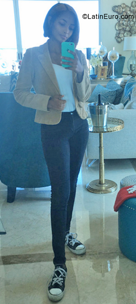 Date this cute Dominican Republic girl Perla from Santo Domingo DO55327