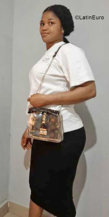 Date this happy Ghana girl Joyce from Accra GH186