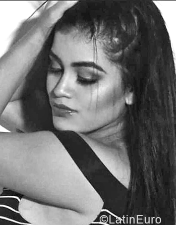 Date this foxy Colombia girl Mariana from Cali CO31470