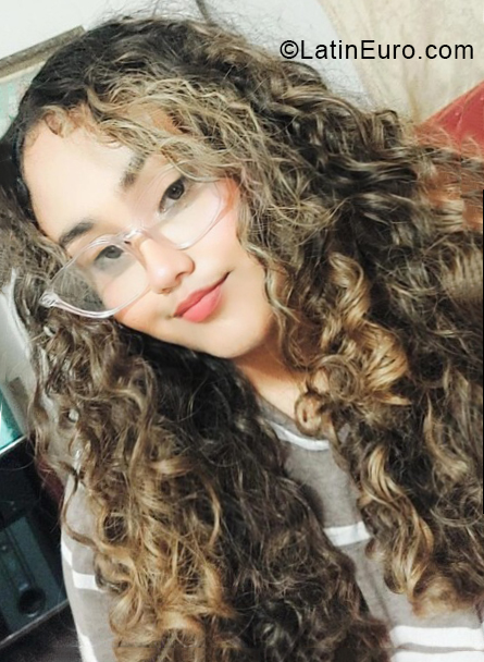 Date this good-looking Venezuela girl Isabel from Caracas VE4169