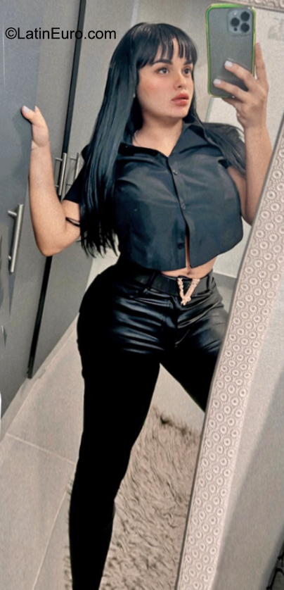 Date this voluptuous Dominican Republic girl Cristina from Santiago DO40685