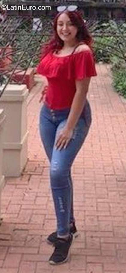 Date this happy Bolivia girl Fecy from Santa Cruz BO138