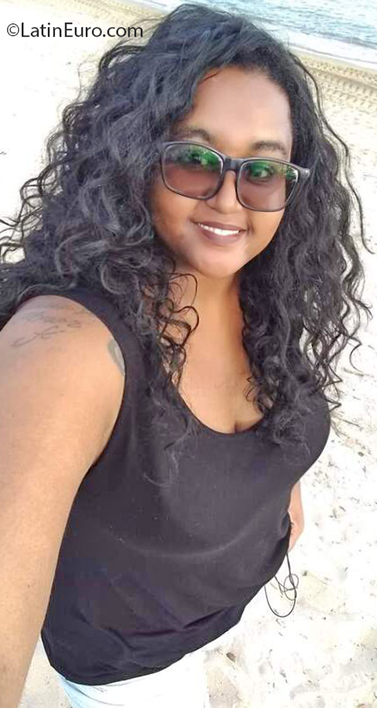 Date this happy Brazil girl Juny from Caraguatatuba BR11801