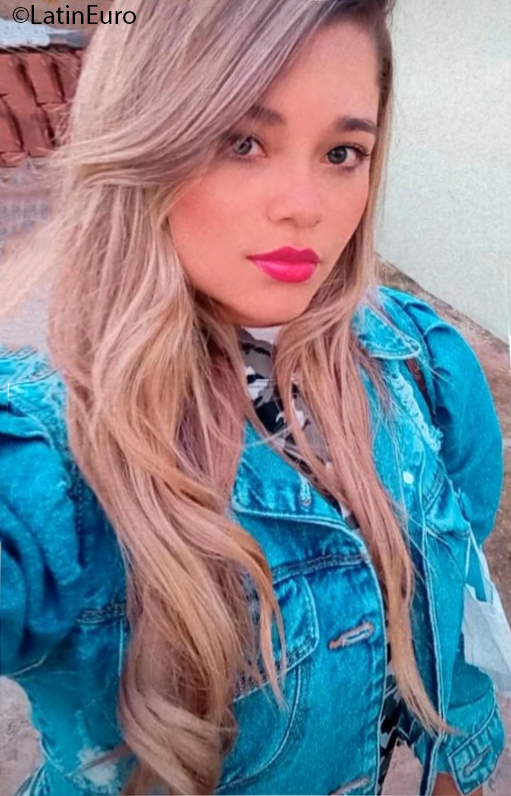 Date this nice looking Brazil girl Sanara from Goiania BR11812