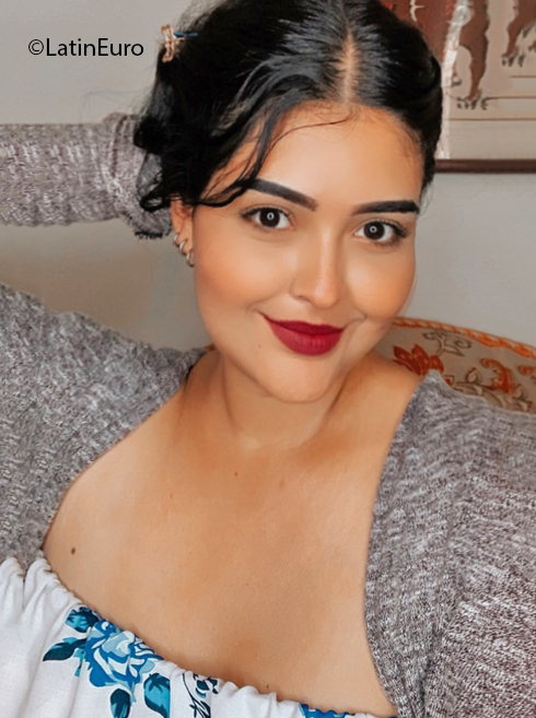 Date this charming Colombia girl Dannie from Cali CO31643