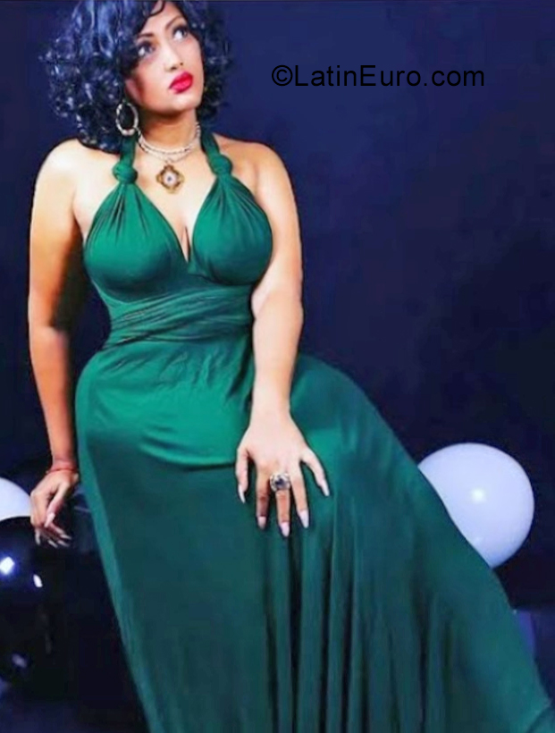 Date this charming Dominican Republic girl Alexa from Santo Domingo DO40762