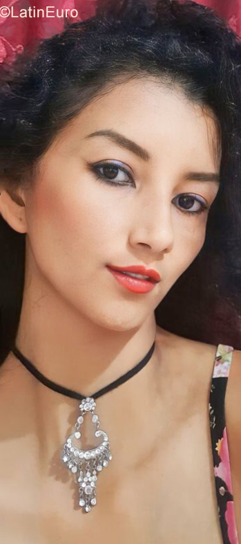 Date this sultry Ecuador girl Anmary from Palestina EC918