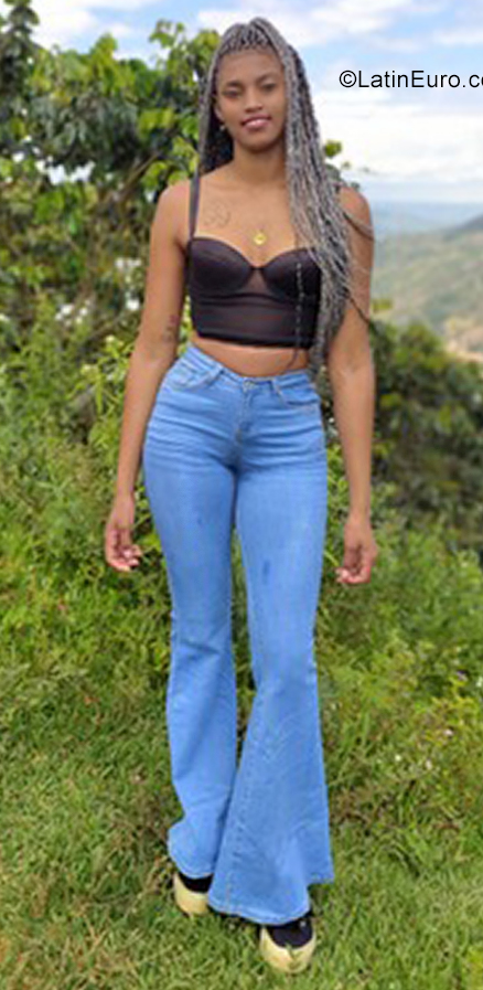 Date this sultry Colombia girl Mara from Cali CO31681