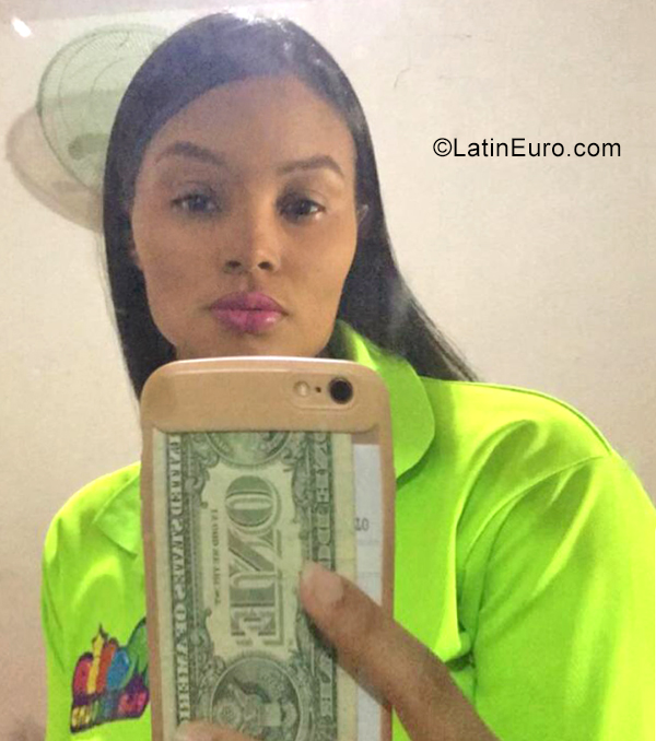 Date this gorgeous Dominican Republic girl Eli from Santiago DO40787