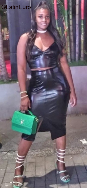 Date this attractive Colombia girl Paola from Cali CO31739