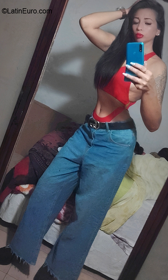 Date this voluptuous Argentina girl Carolina from Buenos Aires AR872