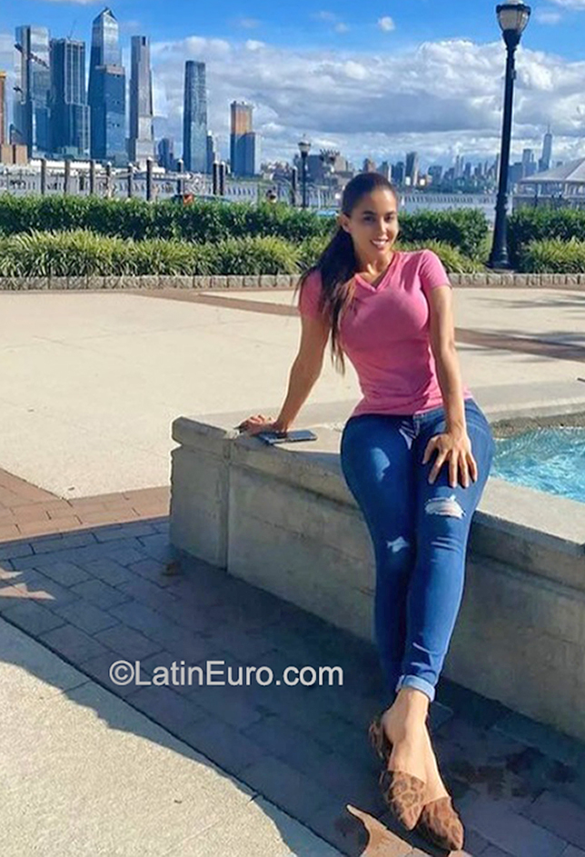 Date this happy United States girl Rosmery from New York US21760