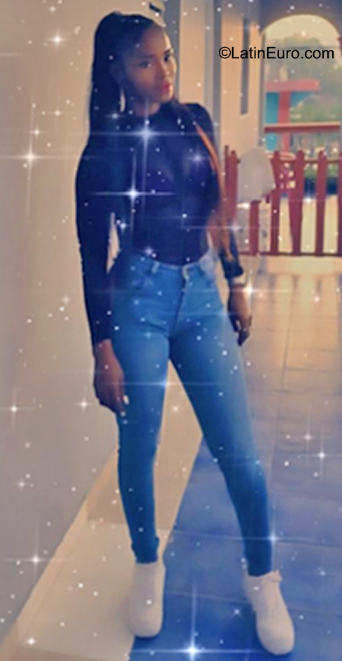 Date this good-looking Dominican Republic girl Yara from Santo Domingo DO40852