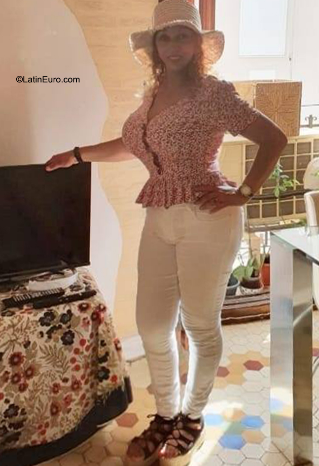 Date this athletic Spain girl Maviana from Valencia ES714