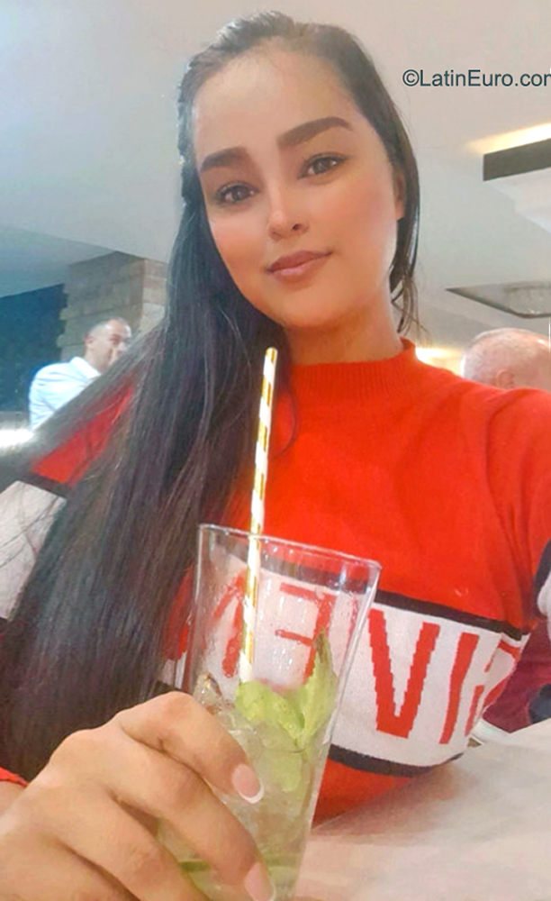 Date this pretty Colombia girl Xiomara from Medellin CO31792