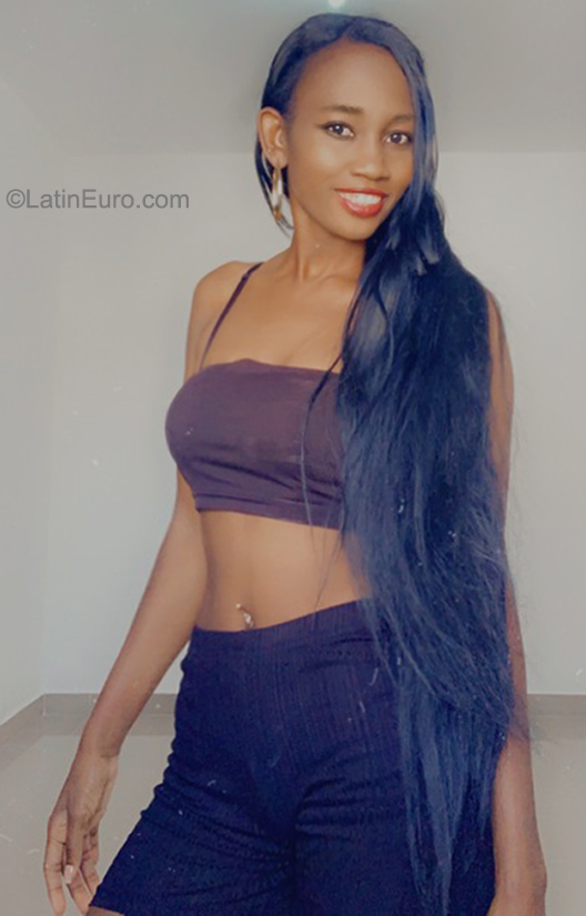 Date this attractive Dominican Republic girl La negra from Santiago DO40872
