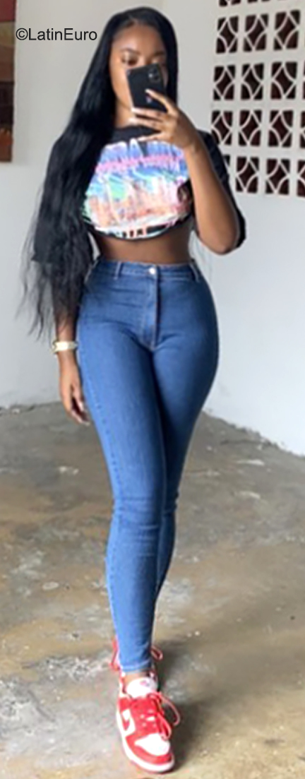 Date this athletic Colombia girl Viiviana from Medellin CO31812