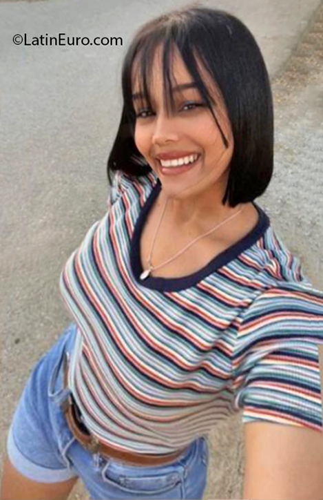 Date this hard body Dominican Republic girl Blanca from Mao Valverde DO40896