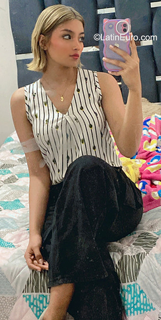 Date this sultry Colombia girl Angeles from Cali CO32113