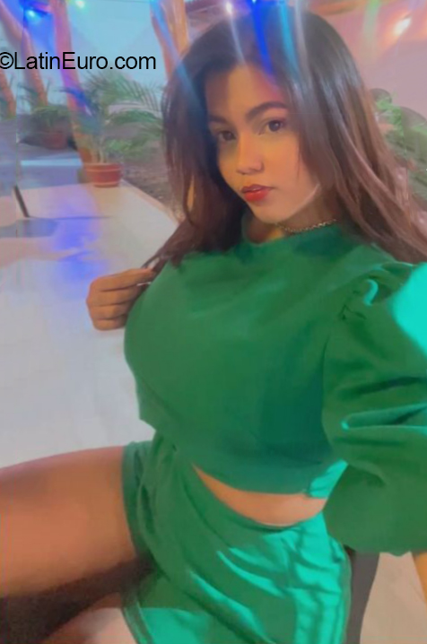 Date this good-looking Colombia girl Rosa from Bogota CO31939