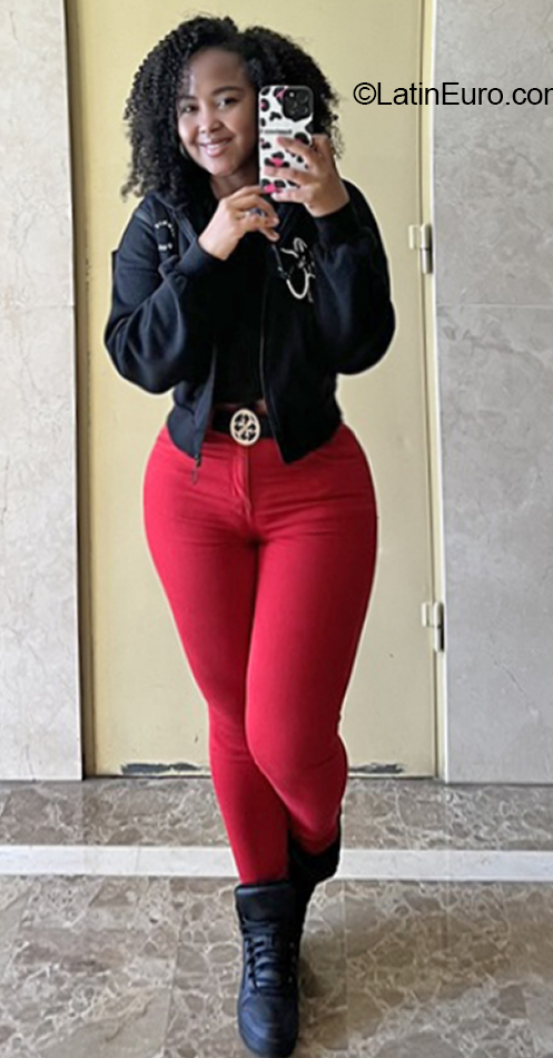 Date this voluptuous Spain girl Maryi from Valencia ES722
