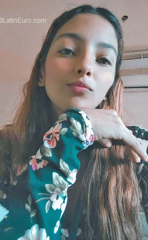 Date this gorgeous Venezuela girl Ale from Cumana VE4258