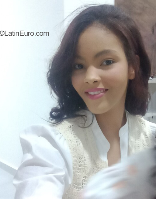 Date this delightful Brazil girl Debora from Recife BR12090