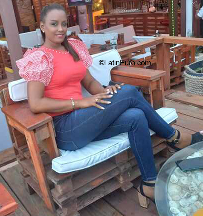Date this voluptuous Dominican Republic girl Samanta from Puerto Plata DO40988