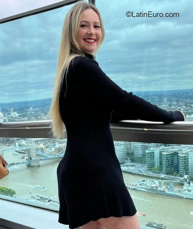 Date this charming England girl Suelem from London EN118