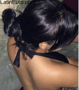 Date this tall United States girl Yinet from New York US21865