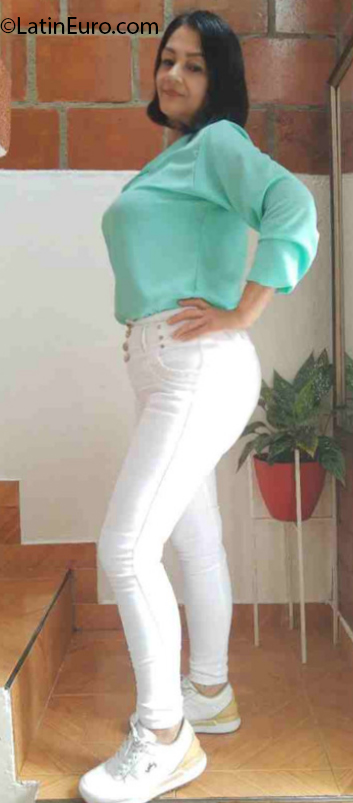 Date this young Colombia girl Rocio from Cali CO32004