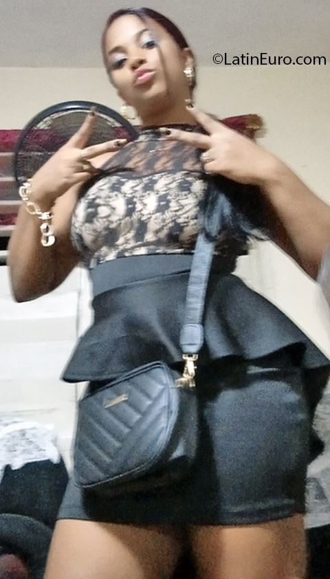 Date this hard body Cuba girl Dany from Holguín CU822