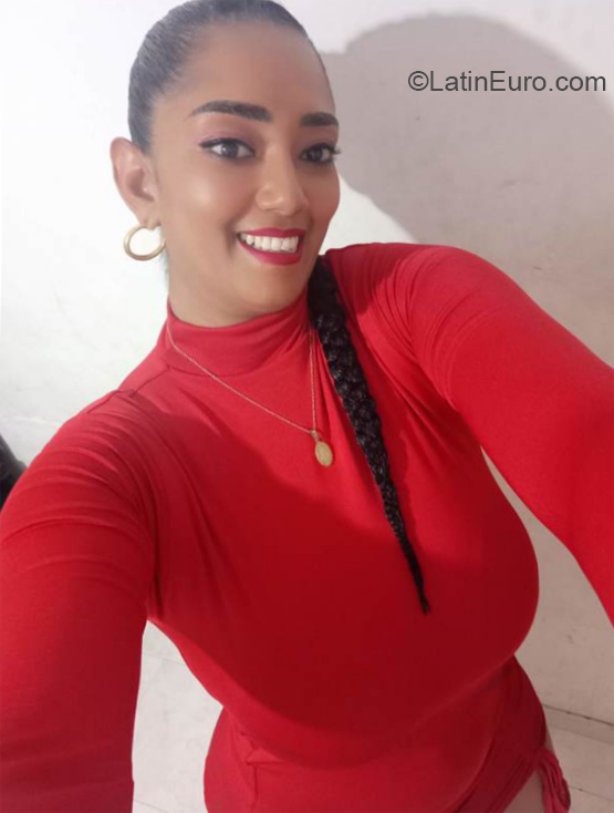 Date this nice looking Colombia girl Yohanna from Cali CO33315